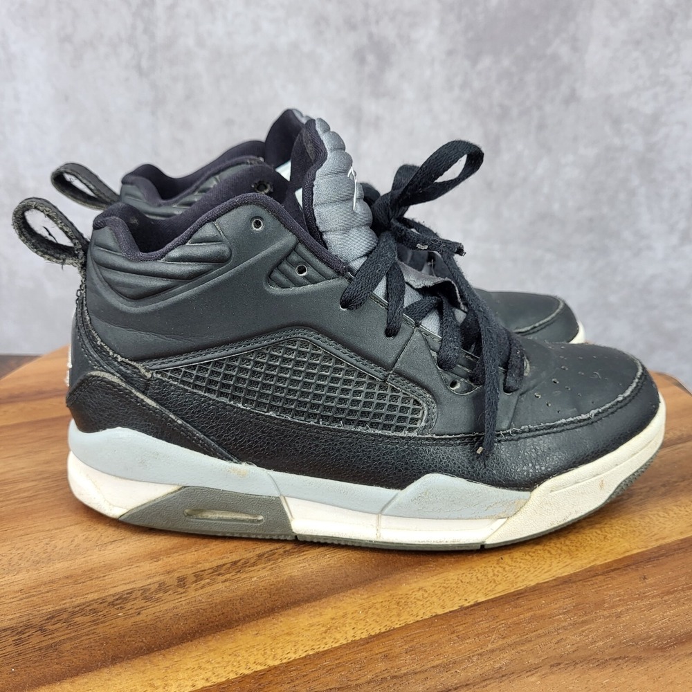 Air Jordan Flight Basketball Shoes Boys 4.5 Y Black Leather Sneakers 654975-003‎